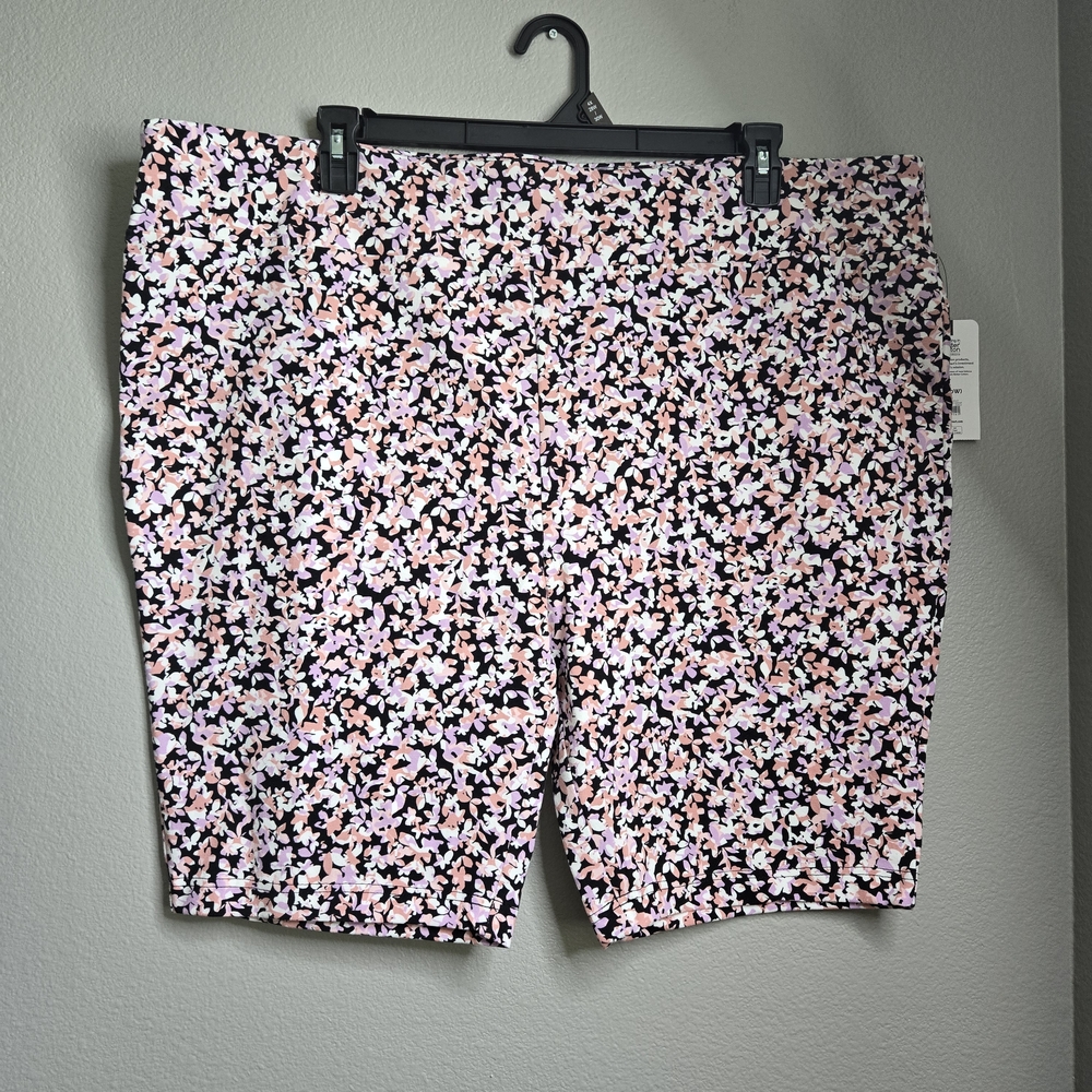 Terra & Sky Pink and Black Floral Women's Bermudas